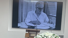 Στο Αποτεφρωτήριο Ριτσώνας το «ύστατο χαίρε» στον Στέφανο Ληναίο με τραγούδια Χατζιδάκι, Θεοδωράκη, Λοΐζου