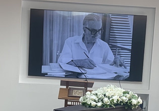 Στο Αποτεφρωτήριο Ριτσώνας το «ύστατο χαίρε» στον Στέφανο Ληναίο με τραγούδια Χατζιδάκι, Θεοδωράκη, Λοΐζου