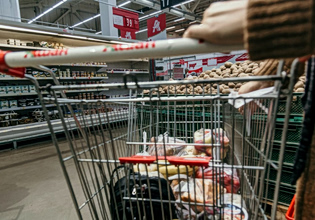 ΤτΕ: Ποιοι παράγοντες «ταΐζουν» τον πληθωρισμό – Τι να περιμένουμε από εδώ κι εμπρός