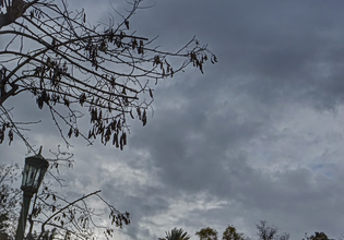 Τοπικές βροχές το Μεγάλο Σάββατο – Βελτιωμένος ο καιρός το Πάσχα