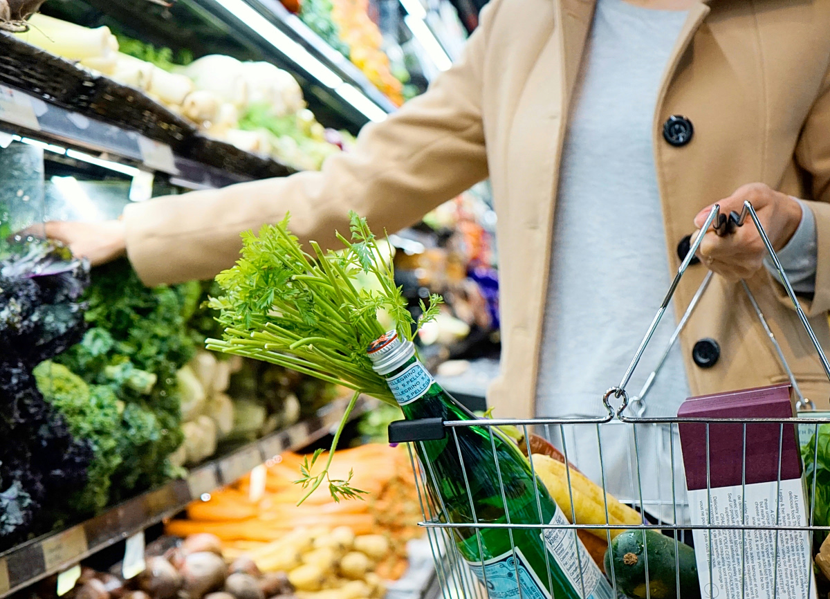 Πόλεμος στο Ιράν: Σε ασφυκτικό κλοιό βρίσκονται επιχειρήσεις και καταναλωτές