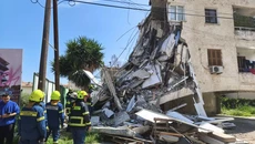 Κατέρρευσε διώροφη πολυκατοικία στην Κύπρο: Μάχη για απεγκλωβισμό ατόμου – Τρείς τραυματίες