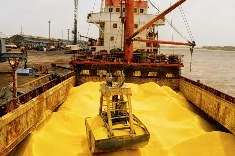 O άγνωστος «βασιλιάς των χημικών» που είναι εγκλωβισμένος στα στενά του Ορμούζ