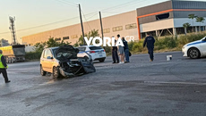 Θεσσαλονίκη: Σφοδρή σύγκρουση φορτηγού με I.X. αυτοκίνητο – Στο νοσοκομείο μια γυναίκα