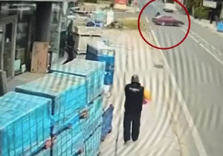 Σοκαριστικό τροχαίο στην Αρτέμιδα: Αυτοκίνητο εκσφενδόνισε μοτοσικλετιστή και τον παράτησε αβοήθητο στο δρόμο