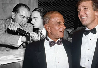 Η «μαγική» επικοινωνιακή στρατηγική Τραμπ – Ποιό δεξί χέρι του αντικομμουνιστή Μακάρθι του την έμαθε