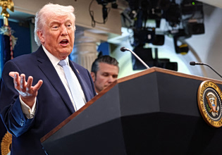 Τραμπ για εκεχειρία: Όλα τα πλοία και αεροσκάφη των ΗΠΑ θα παραμείνουν γύρω από το Ιράν