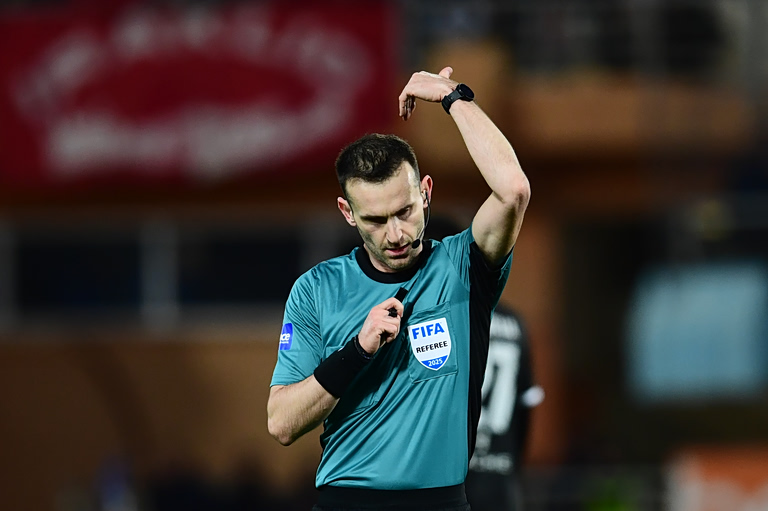 Οι διαιτητές της Super League δεν πήραν τις ίδιες ευκαιρίες