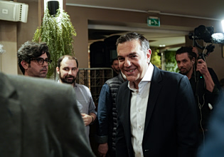 Κίνηση στη κεντροαριστερά, νευρικότητα στελεχών εν αναμονή Τσίπρα – Οι κλεφτές ματιές στον Ανδρουλάκη.