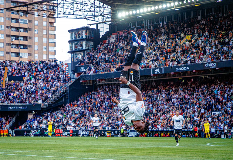 Βαλένθια-Χιρόνα 2-1: Βαθιά ανάσα οι «νυχτερίδες»