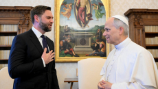 Ο Βανς υποδεικνύει στον πάπα Λέοντα να ασχολείται με πνευματικά και «ηθικά ζητήματα»
