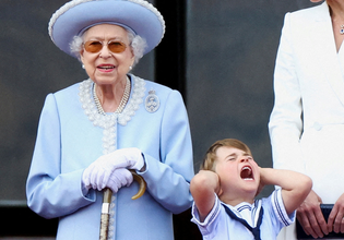 Βασίλισσα Ελισάβετ: «Λάτρευε να χορεύει και να τραγουδάει ABBA κάθε πρωί»