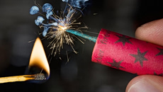 Πάσχα: 100 συλλήψεις για βεγγαλικά και τουλάχιστον 7 τραυματίες – Έχουν κατασχεθεί πάνω από 170.000 είδη πυροτεχνίας