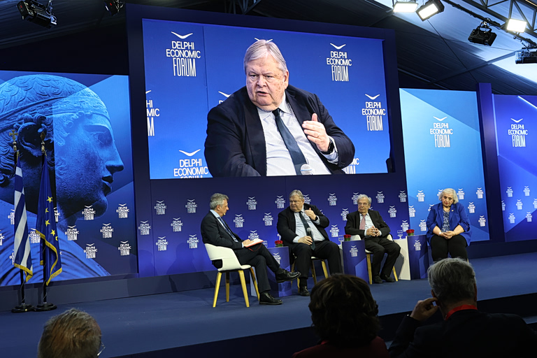 Βενιζέλος κατά κυβέρνησης για την ανανέωση της θητείας των τριών ευρωπαίων εισαγγελέων