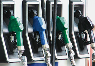 Καύσιμα: Στην πρώτη δεκάδα των χωρών με την ακριβότερη βενζίνη στον κόσμο, η Ελλάδα