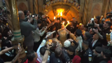 Με λαμπρότητα η τελετή αφής Αγίου Φωτός από τα Ιεροσόλυμα – Το απόγευμα η άφιξή του στην Αθήνα