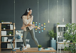 H εργασιακή ευτυχία… φέρνει επιχειρηματική επιτυχία – Έρευνα του London School of Economics