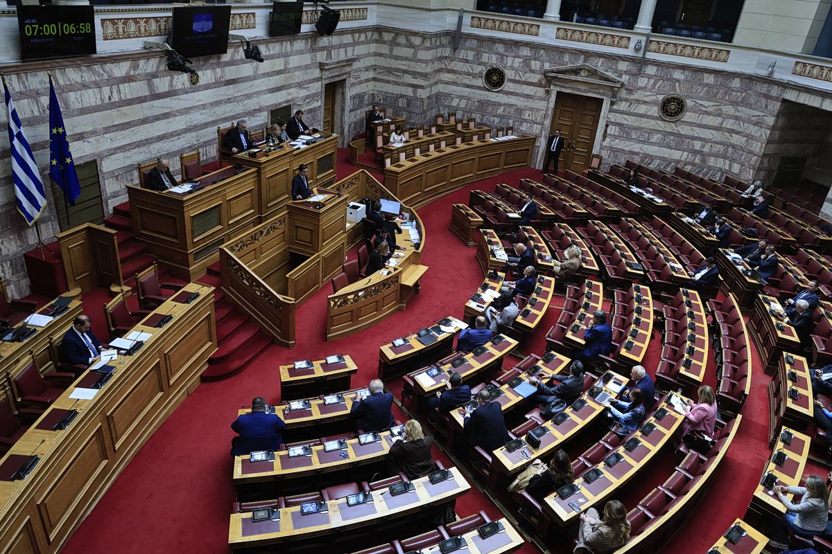 Βουλή: Βάλλεται πανταχόθεν η κυβέρνηση μετά την απόφαση του Αρείου Πάγου