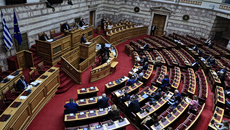 Βουλή: Βάλλεται πανταχόθεν η κυβέρνηση μετά την απόφαση του Αρείου Πάγου