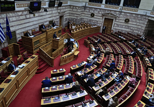 Βουλή: Βάλλεται πανταχόθεν η κυβέρνηση μετά την απόφαση του Αρείου Πάγου