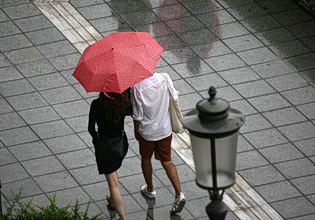 Πτώση της θερμοκρασίας και βροχές σε όλη τη χώρα