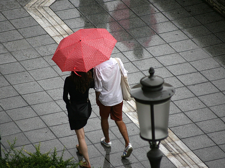 Πτώση της θερμοκρασίας και βροχές σε όλη τη χώρα