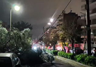 Κλειστή η Πειραιώς λόγω πτώσης δέντρου – Δεκάδες κλήσεις στην Πυροσβεστική λόγω των ισχυρών ανέμων στην Αττική