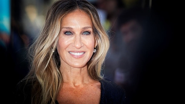 «And Just Like That…»: Σε δημοπρασία η εμβληματική γκαρνταρόμπα και τα αντικείμενα της σειράς