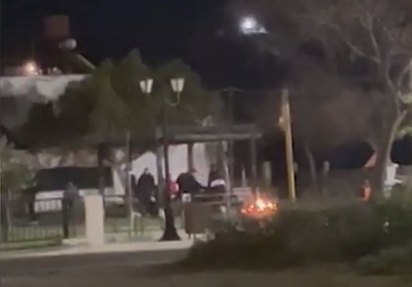 Χανιά: Ανήλικοι έβαλαν φωτιές, πέταξαν βόμβες μολότοφ και προκάλεσαν ζημιές σε παιδική χαρά