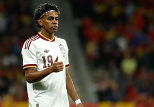 Συνθήματα κατά των Μουσουλμάνων στο Ισπανία – Αίγυπτος, αποχώρησε σοκαρισμένος ο Γιαμάλ