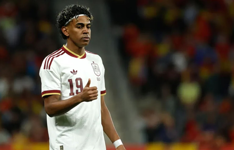 Συνθήματα κατά των Μουσουλμάνων στο Ισπανία – Αίγυπτος, αποχώρησε σοκαρισμένος ο Γιαμάλ