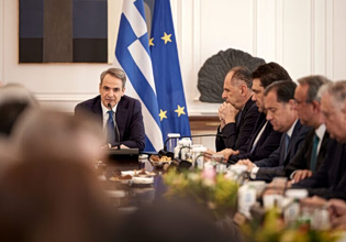 Αυτή δεν είναι κυβέρνηση. Είναι πινάκιο δικαστηρίου