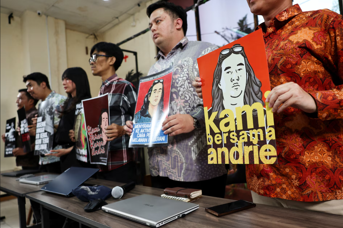 Ινδονησία: Ξεκινά η δίκη στρατιωτικών που οργάνωσαν επίθεση με οξύ εναντίον ακτιβιστή