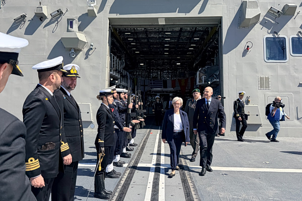 Δένδιας: Με την Κατρίν Βοτρέν συζητήσαμε τρόπους περαιτέρω σύσφιξης των άριστων αμυντικών μας σχέσεων