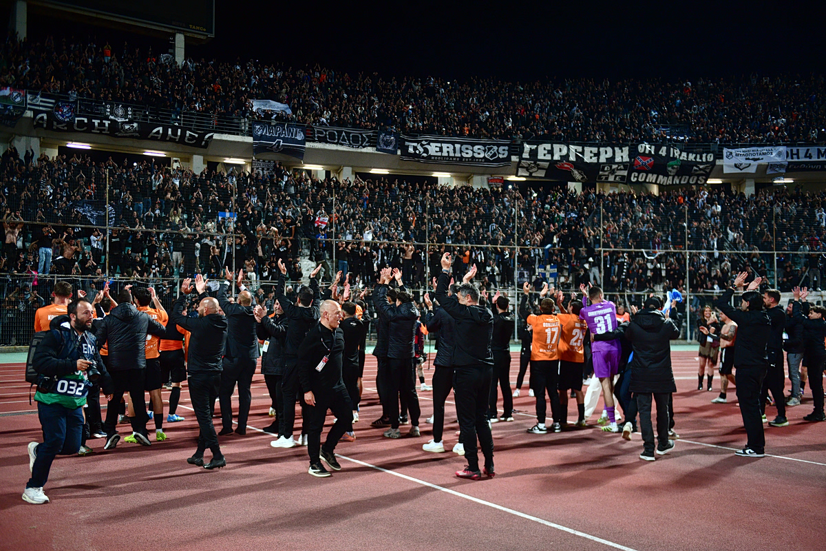 Οι παίκτες του ΟΦΗ έκαναν pasillo, οι οπαδοί του ΠΑΟΚ αποδοκίμαζαν! (vid)