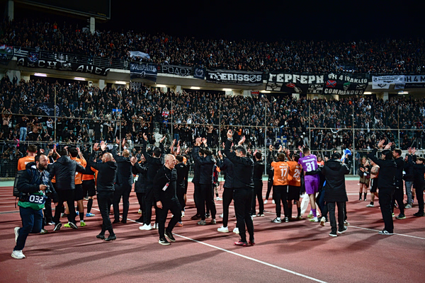 Οι παίκτες του ΟΦΗ έκαναν pasillo, οι οπαδοί του ΠΑΟΚ αποδοκίμαζαν! (vid)