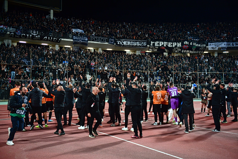 Οι παίκτες του ΟΦΗ έκαναν pasillo, οι οπαδοί του ΠΑΟΚ αποδοκίμαζαν! (vid)