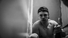 Ο Móglaí Bap των Kneecap μιλάει για την αυτοκτονία της μητέρας του