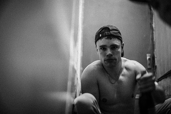 Ο Móglaí Bap των Kneecap μιλάει για την αυτοκτονία της μητέρας του