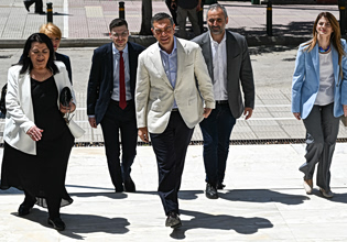 Στον Άρειο Πάγο ο Τσίπρας: Καταθέτει την ιδρυτική διακήρυξη του κόμματος ΕΛΑΣ