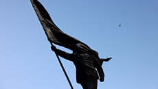Πώς ο Banksy «φύτεψε» μέσα σε λίγα μόλις λεπτά το νέο του άγαλμα στο κέντρο του Λονδίνου;