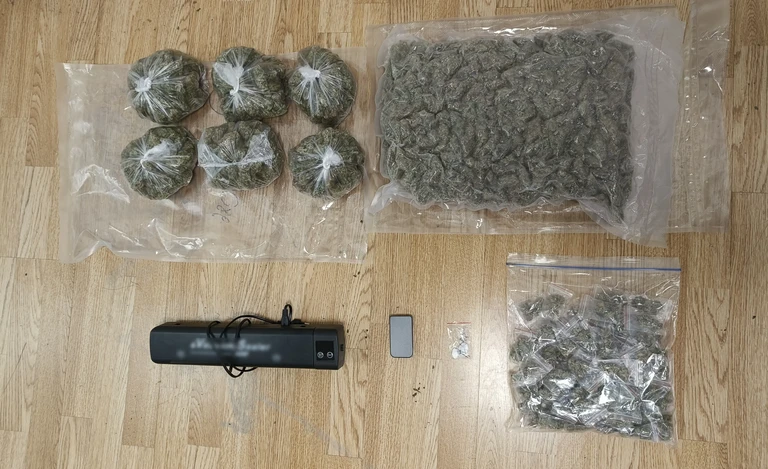 Συνελήφθη 19χρονος που διακινούσε ναρκωτικά σε Αιγάλεω και Αγία Βαρβάρα