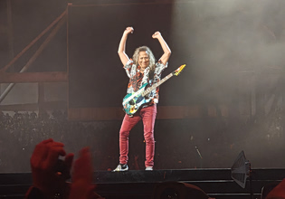 Metallica: Οι 80.000 θεατές, ο Ζορμπάς, οι Τρύπες και το Αστεροσκοπείο που μέτρησε τις δονήσεις