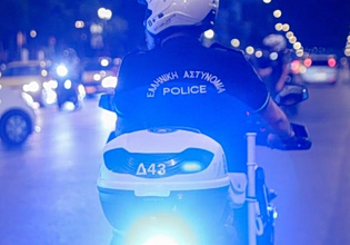 Αστυνομικός συνελήφθη με παράνομο οπλισμό στη λεωφόρο Βουλιαγμένης – Εξετάζεται η συμμετοχή του σε κύκλωμα εκβιαστών