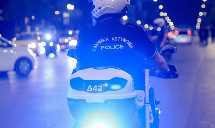 Αστυνομικός συνελήφθη με παράνομο οπλισμό στη λεωφόρο Βουλιαγμένης – Εξετάζεται η συμμετοχή του σε κύκλωμα εκβιαστών