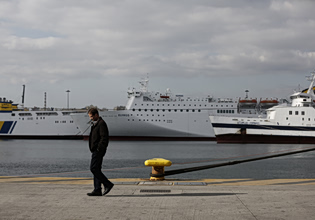 Τύχη «βουνό» είχε 89χρονος – Έπεσε στην θάλασσα με το αυτοκίνητο και σώθηκε