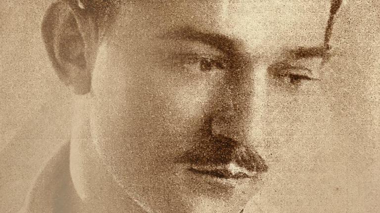 Άνοιξε η προπώληση για την πολυαναμενόμενη παράσταση για τη ζωή του Μανώλη Χιώτη