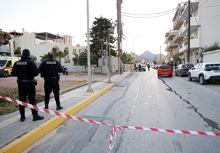 Κρήτη: «Να με περάσετε για τελευταία φορά από το μνήμα του παιδιού μου» ζήτησε ο 54χρονος που σκότωσε τον 21χρονο