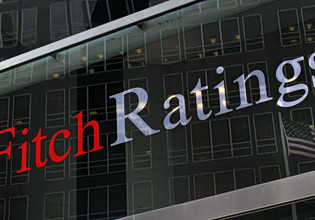Fitch: Ισχυρές οι αντοχές της Ελλάδας – Ποιο είναι το «αγκάθι»