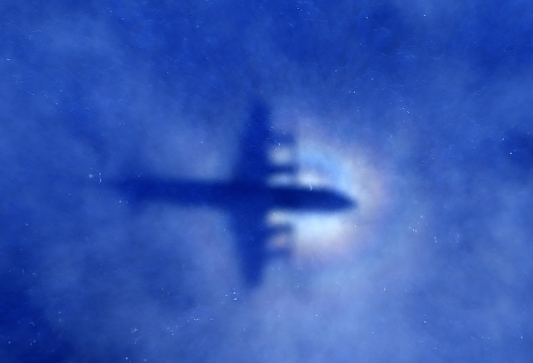 Google Earth: Δείχνει ο δορυφόρος το Boeing MH370 βυθισμένο στον πάτο του ωκεανού ή είναι απλή οφθαλμαπάτη;